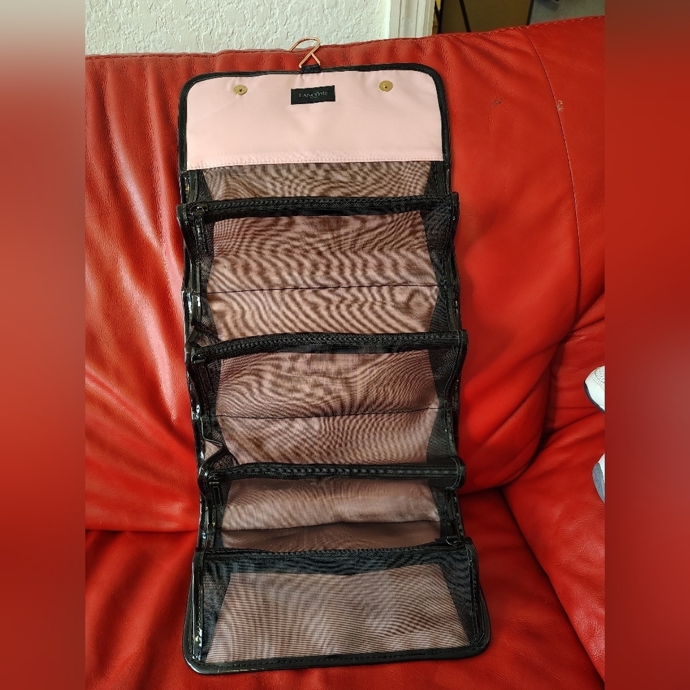 Case-Mate Black Textured Toiletry Bag - Picture 2 of 2